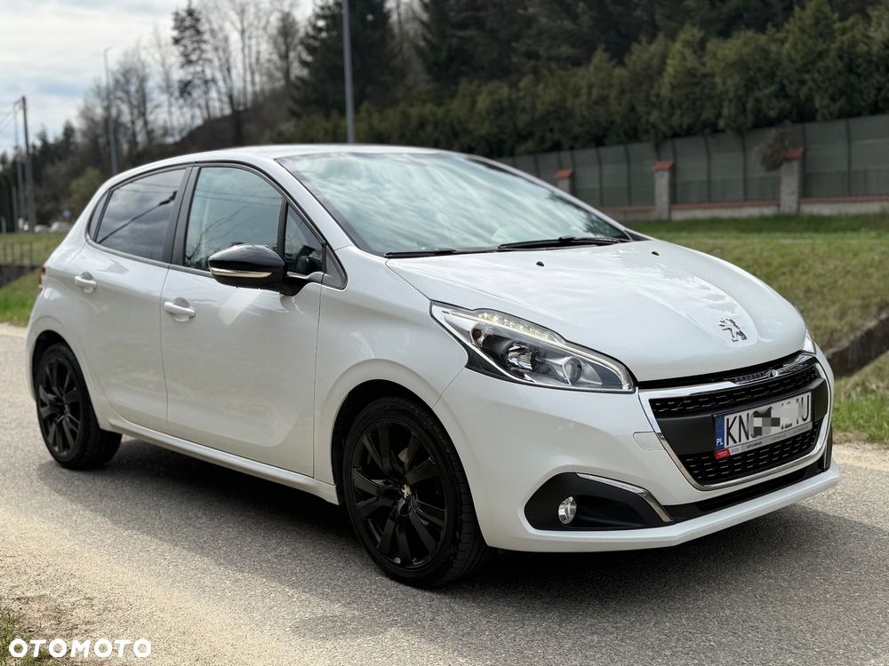 Peugeot 208 - 1