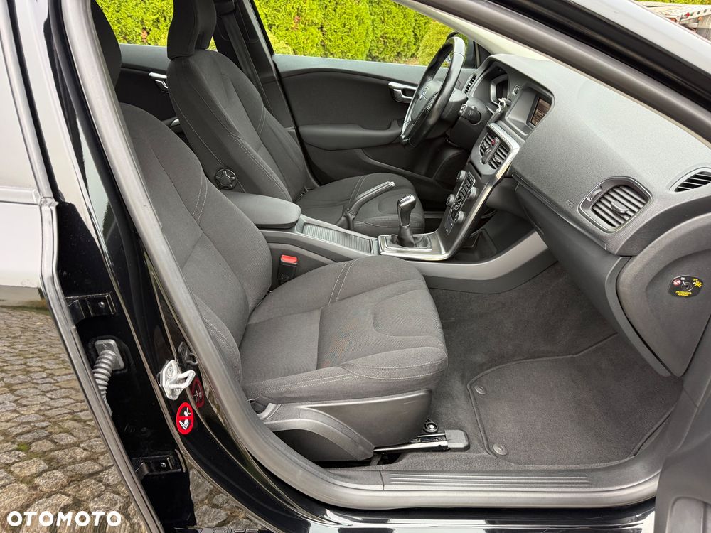 Volvo V40 T2 Momentum - 20