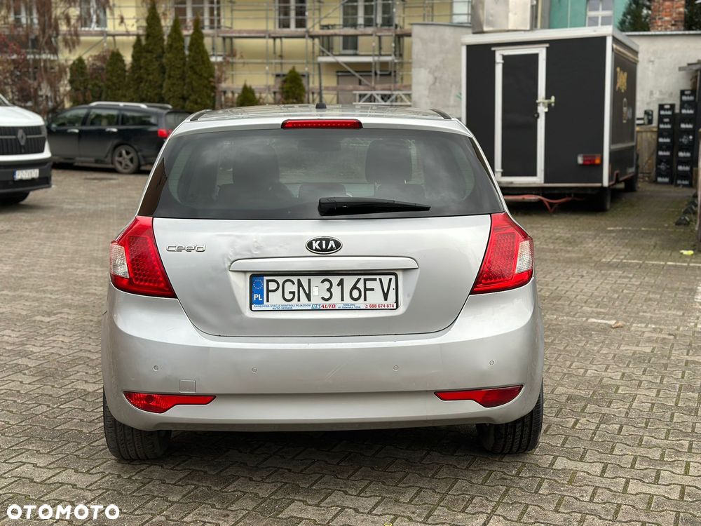 Kia Ceed - 4