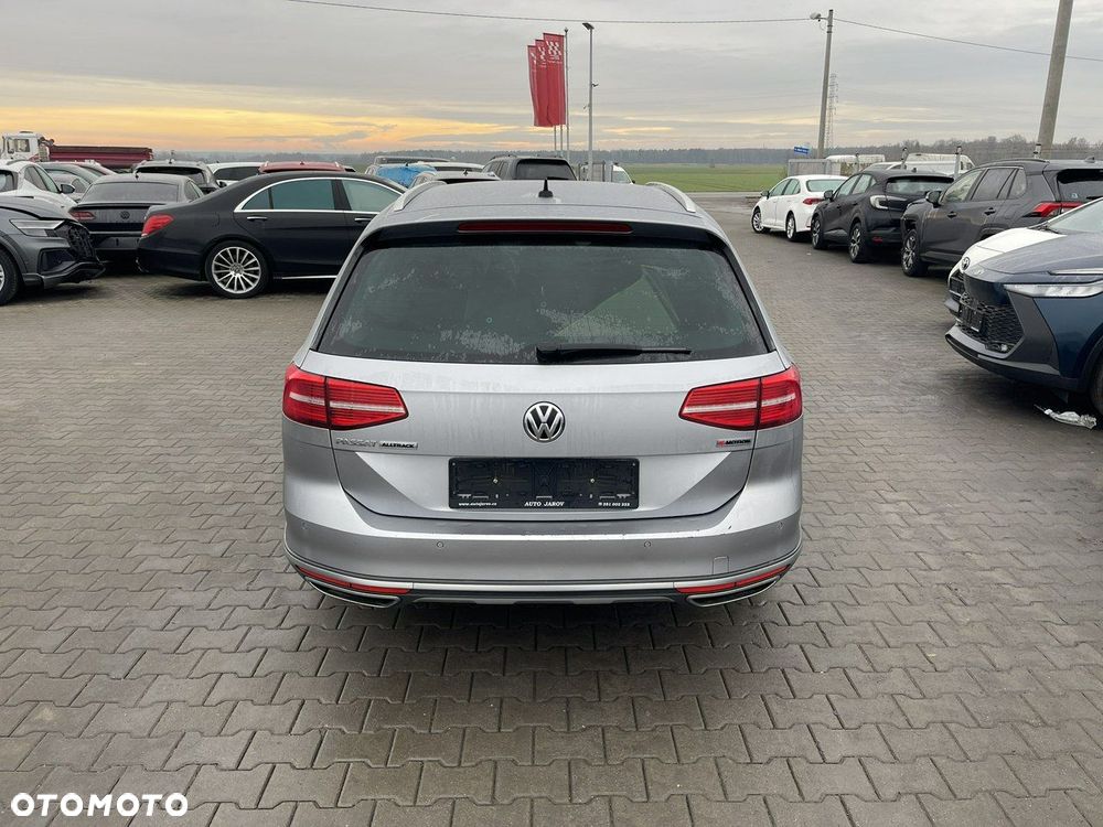 Volkswagen Passat Alltrack 2.0 TDI SCR DSG 4Motion - 3