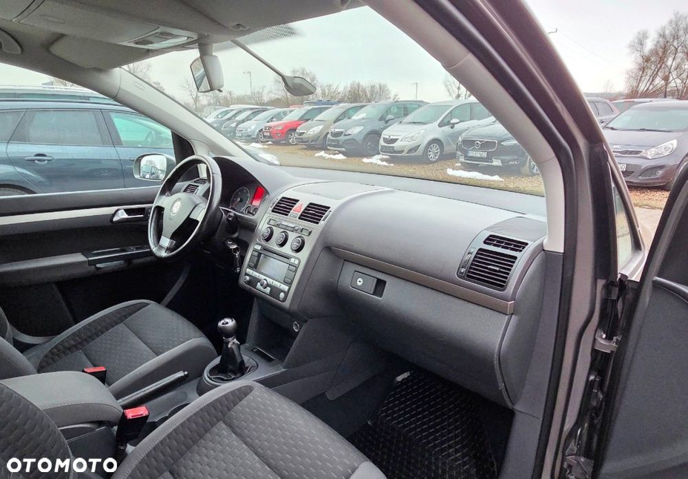 Volkswagen Touran - 9