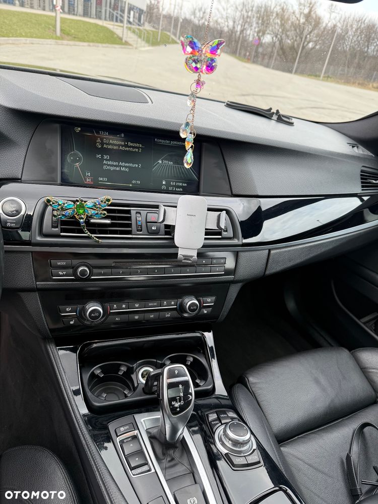 BMW Seria 5 525d xDrive - 9