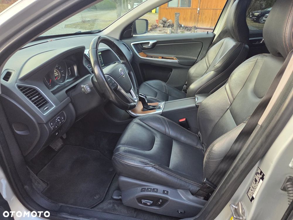 Volvo XC 60 T5 AWD Geartronic Momentum - 5