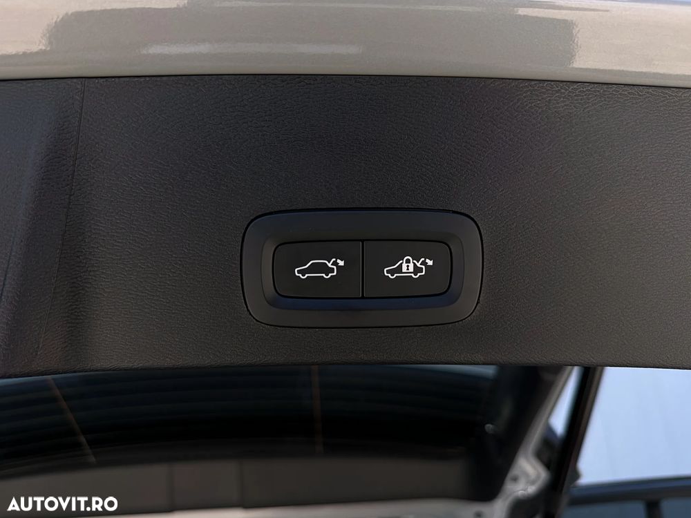 Volvo XC 40 B3 B DKG Plus Bright - 35