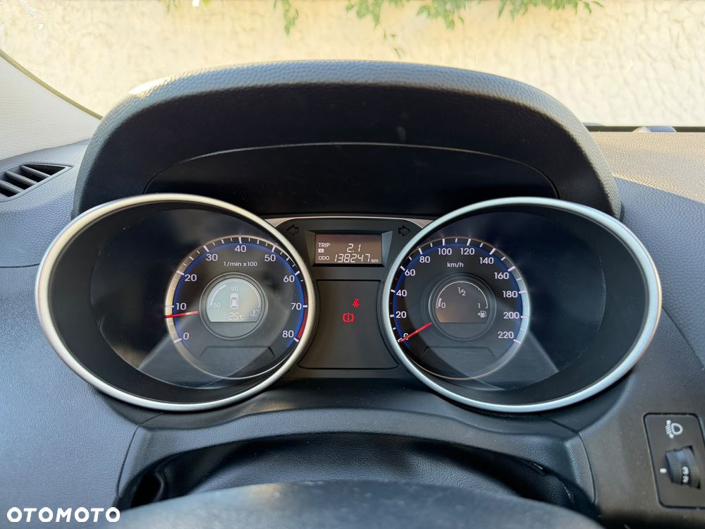 Hyundai ix35 1.6 2WD Fifa World Cup Edition - 12