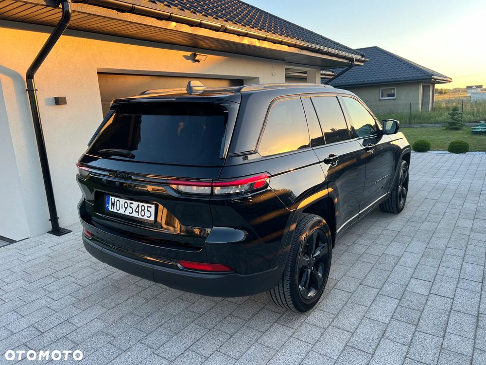 Jeep Grand Cherokee - 12