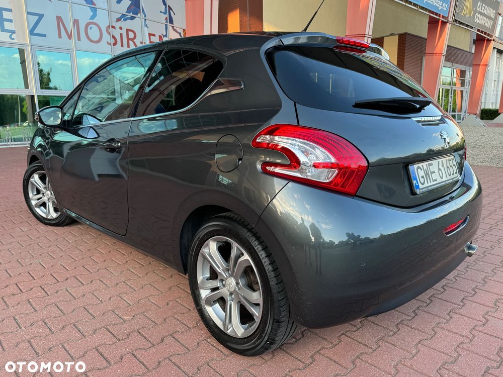 Peugeot 208 - 13
