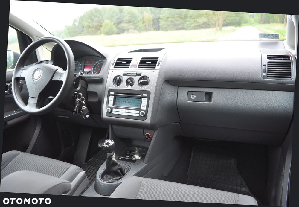 Volkswagen Touran 1.6 Conceptline - 12