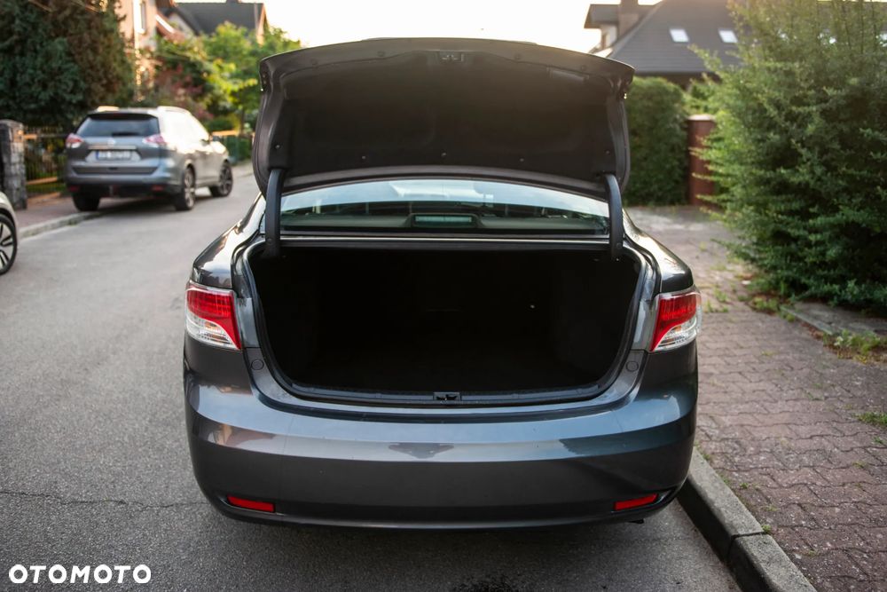 Toyota Avensis Touring Sports 1.8 Comfort - 14