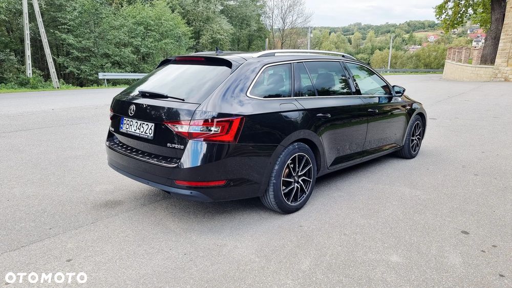 Skoda Superb Combi 2.0 TDI DSG Premium Edition - 10