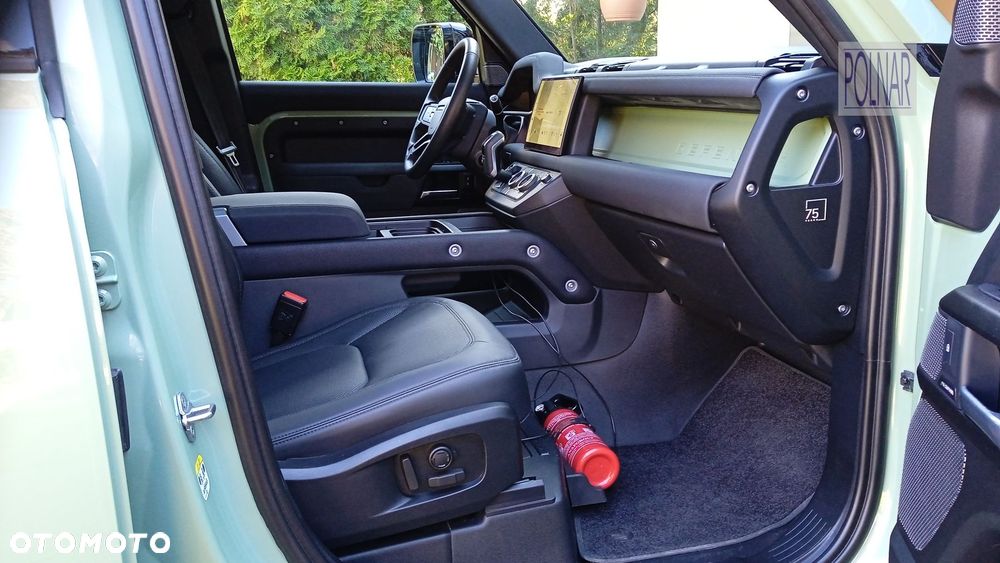 Land Rover Defender 3.0 P400 mHEV 75th Limited Edition - 11
