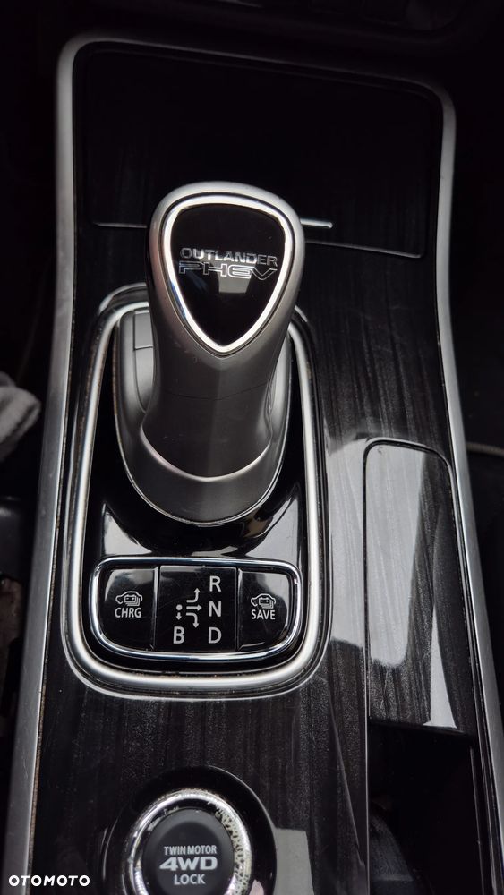 Mitsubishi Outlander - 21