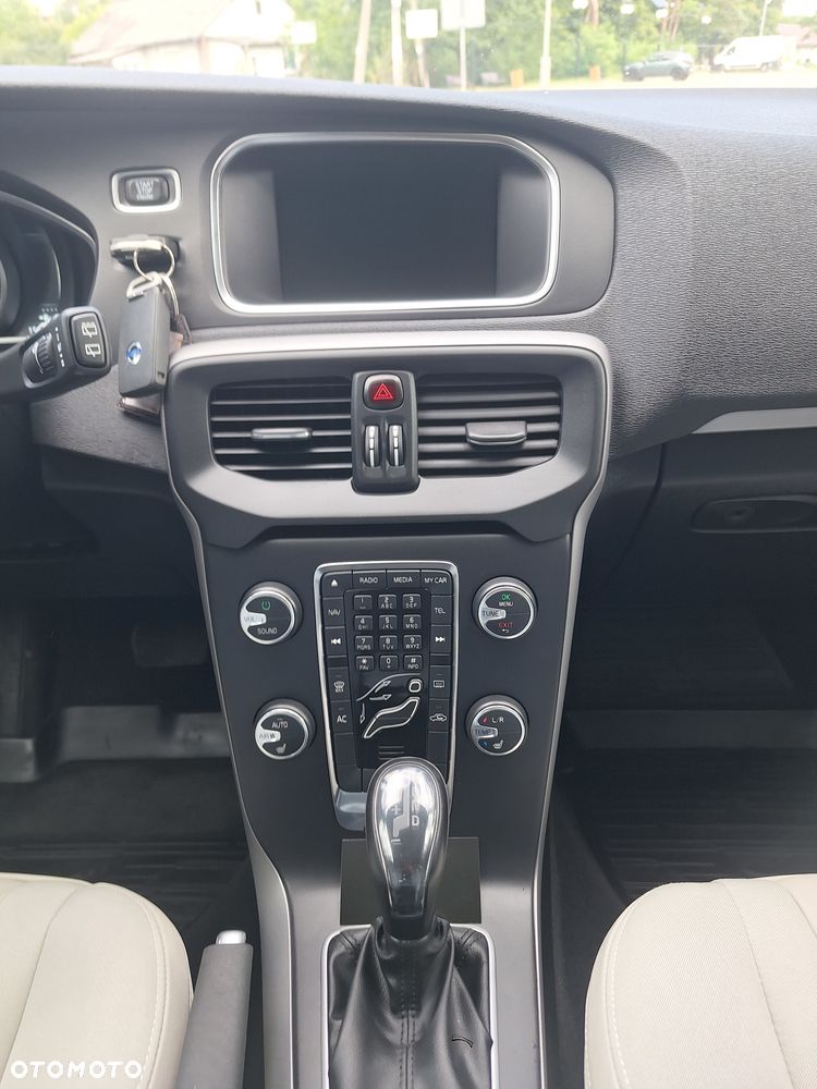 Volvo V40 D3 Geartronic Momentum - 13