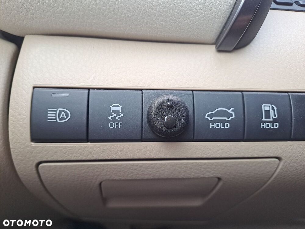 Toyota Camry 2.5 Hybrid Comfort CVT - 13