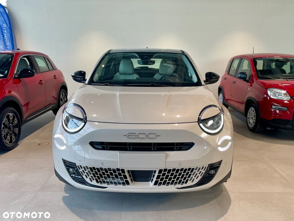 Fiat 600 1.2 Turbo Hybrid eDCT - 2