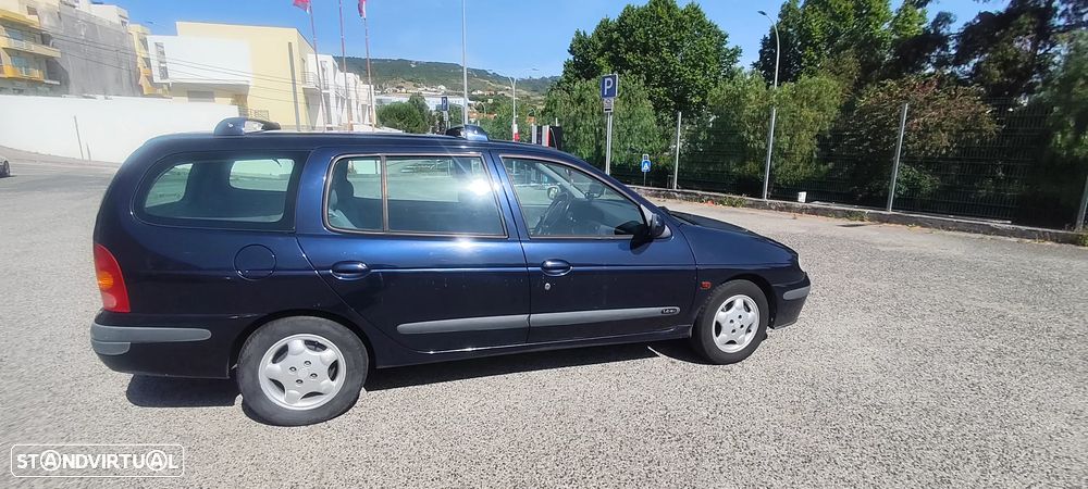 Renault Mégane Break 1.4 16V RXE AC - 12