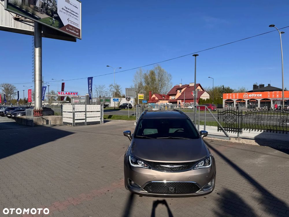 Chrysler Pacifica - 23