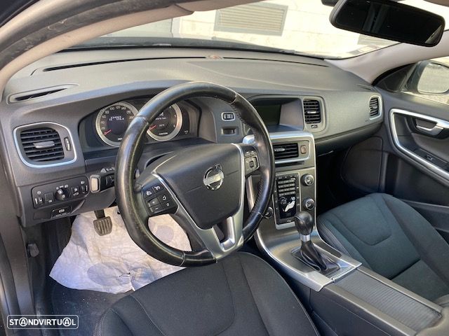 Volvo V60 2.0 D3 Momentum Start/Stop - 8
