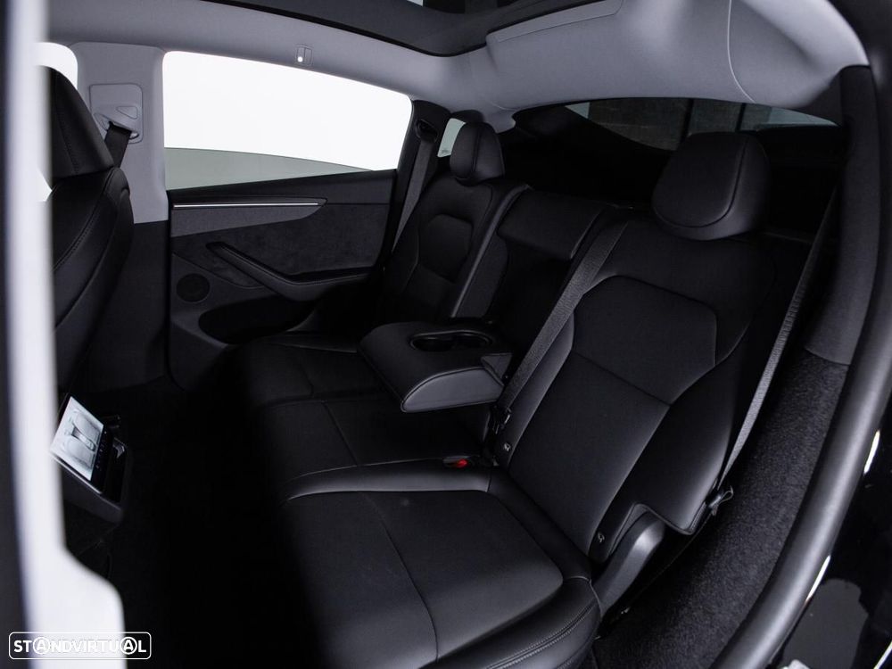 Tesla Model Y Long Range Dual Motor AWD - 12