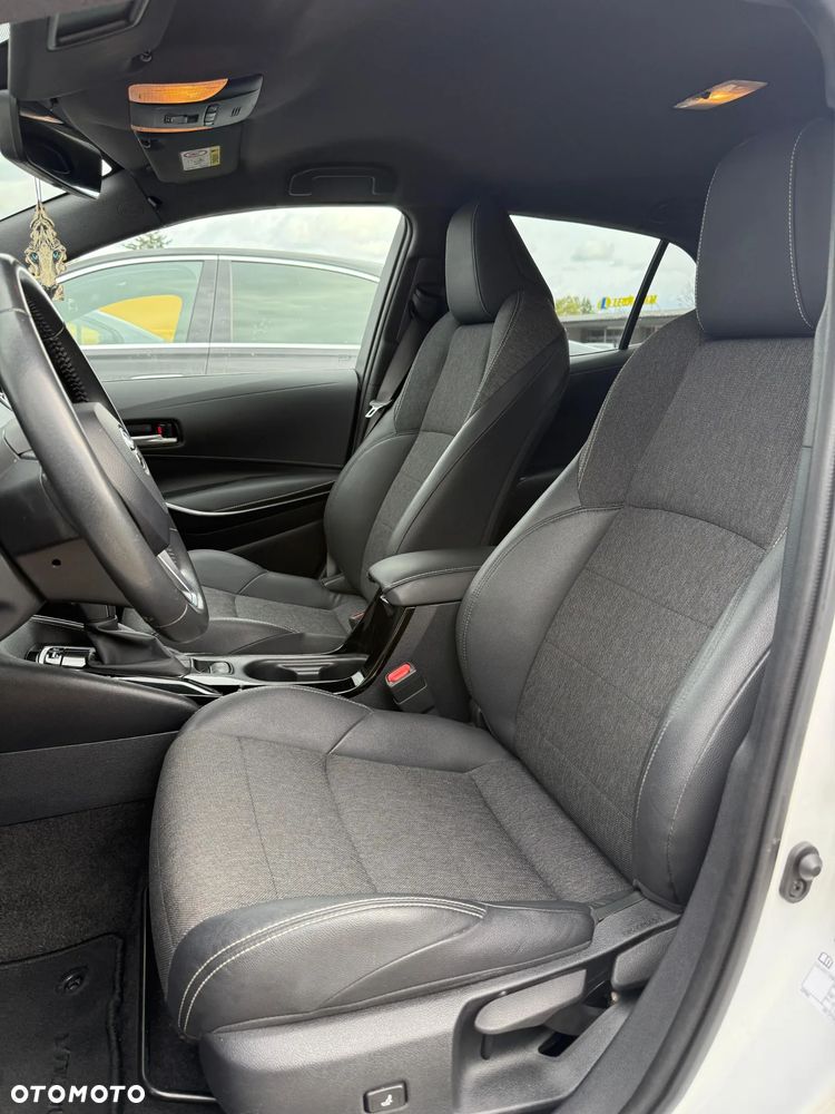 Toyota Corolla 1.8 Hybrid Executive - 13