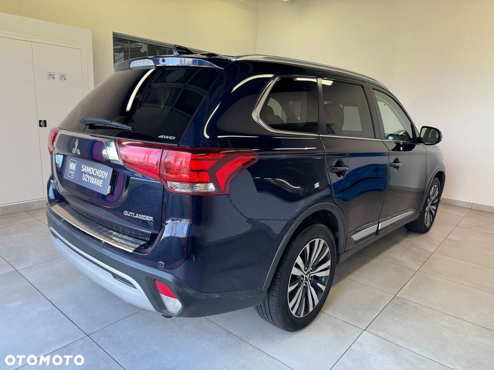 Mitsubishi Outlander - 4