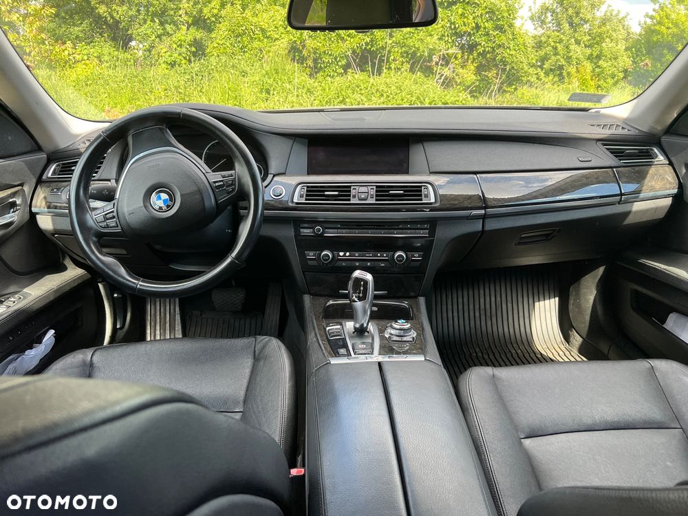 BMW Seria 7 740i - 9