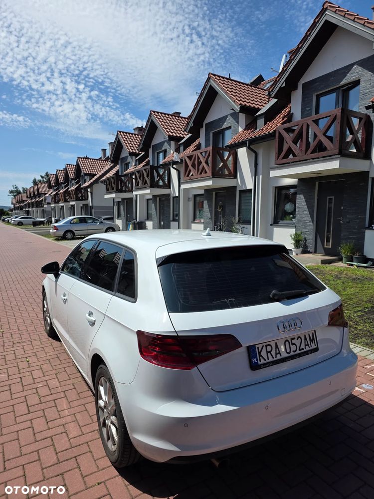 Audi A3 Sportback 1.6 TDI S tronic - 4