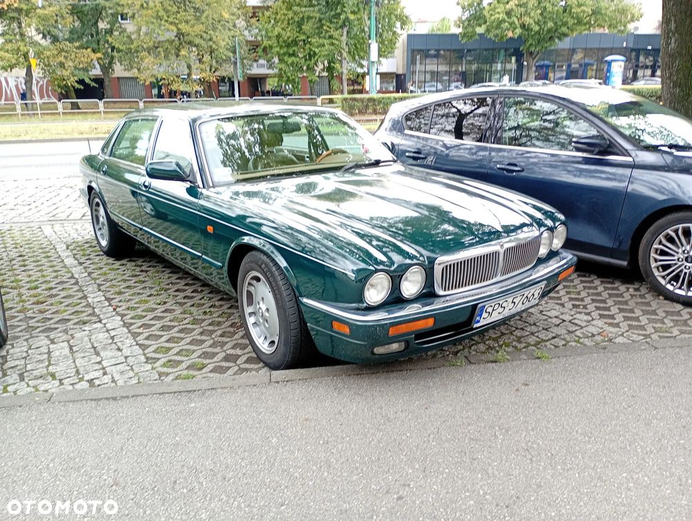 Jaguar XJ - 4