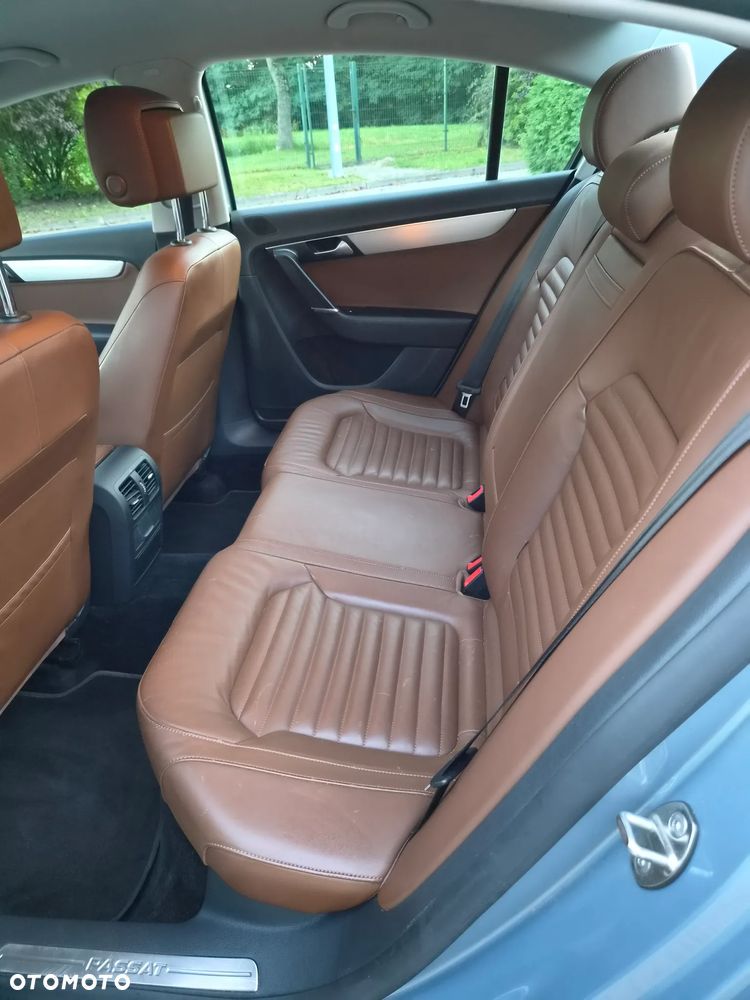 Volkswagen Passat 2.0 TSI Exclusive - 9