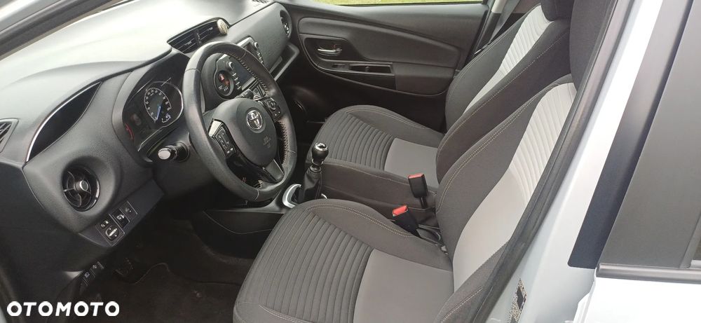 Toyota Yaris 1.5 Premium - 9