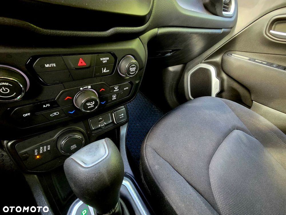 Jeep Renegade - 10