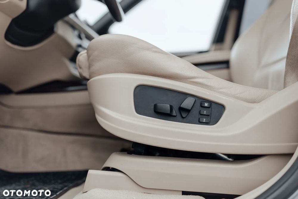 BMW X5 4.8i xDrive - 19