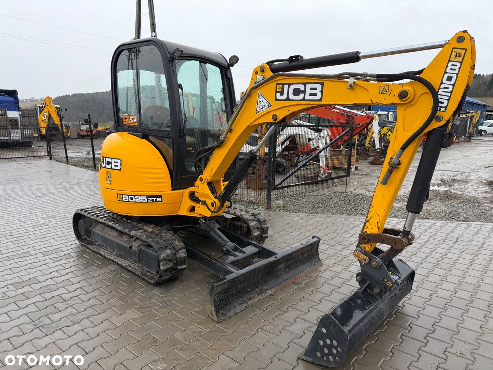 JCB 8025 - 4
