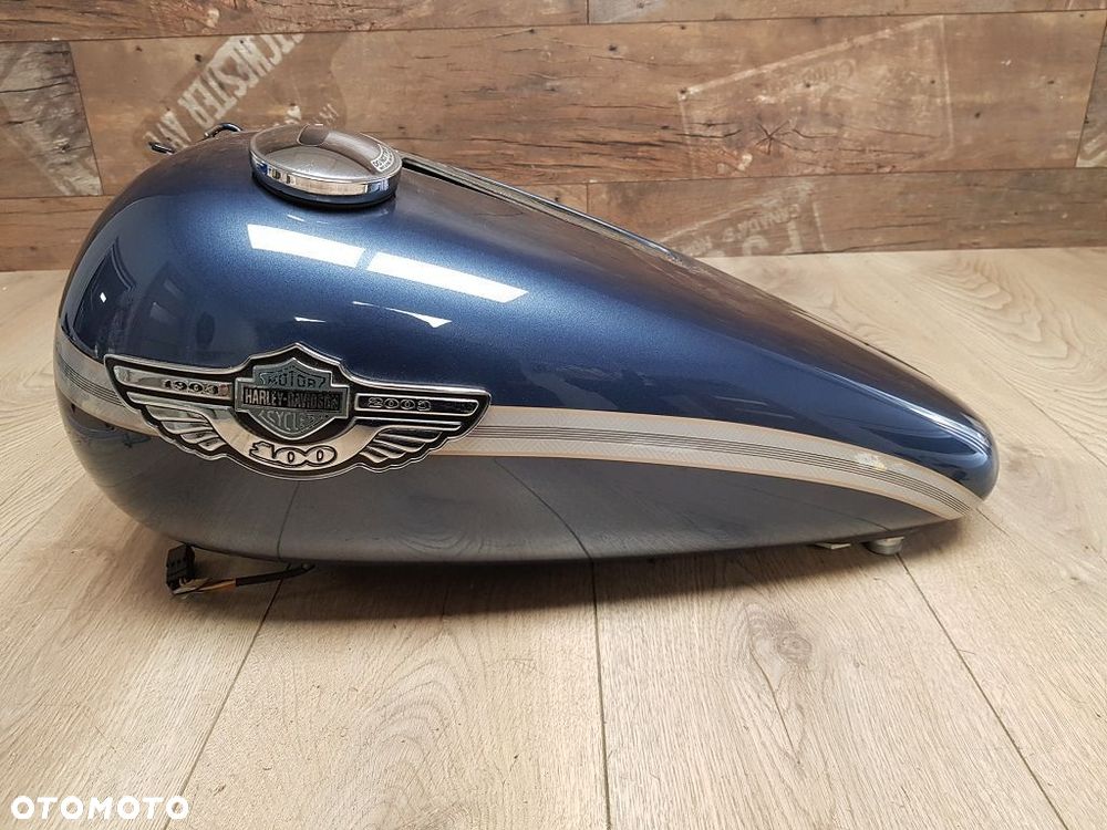Zbiornik paliwa bak emblemat Harley Softail FXSTD Anniversary 100th - 6