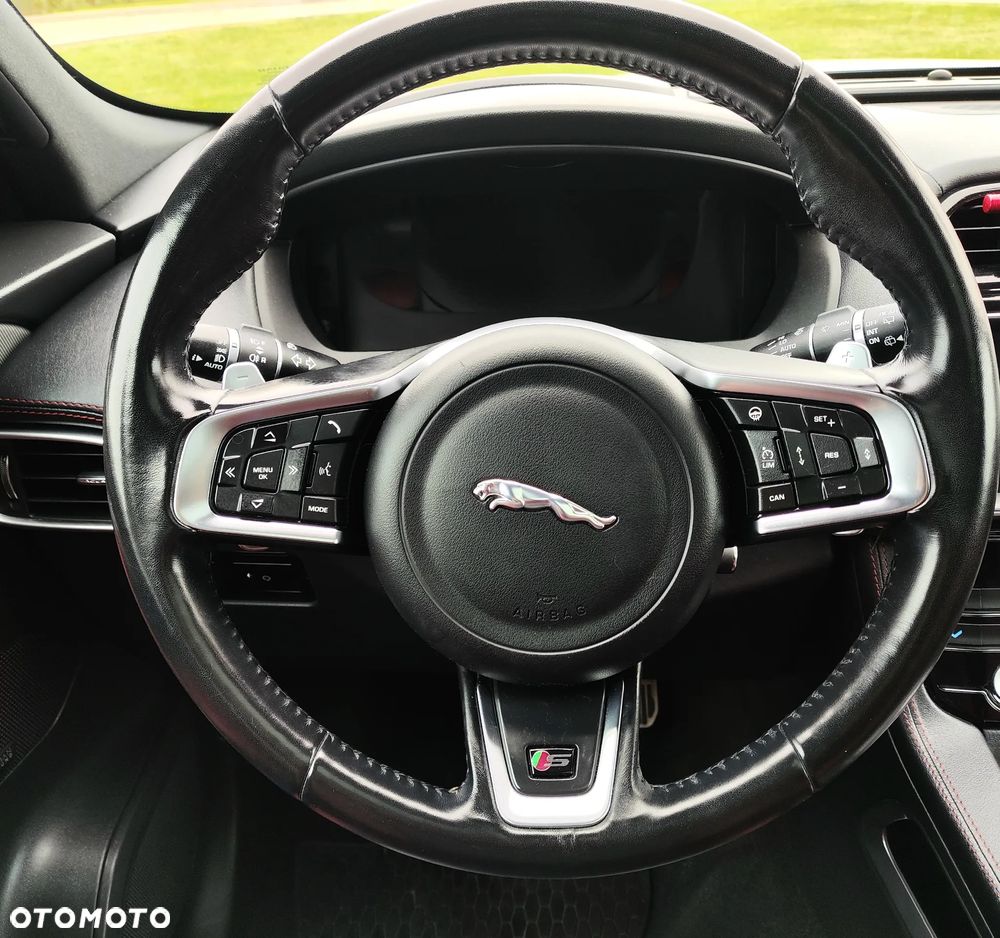 Jaguar F-Pace S AWD - 19