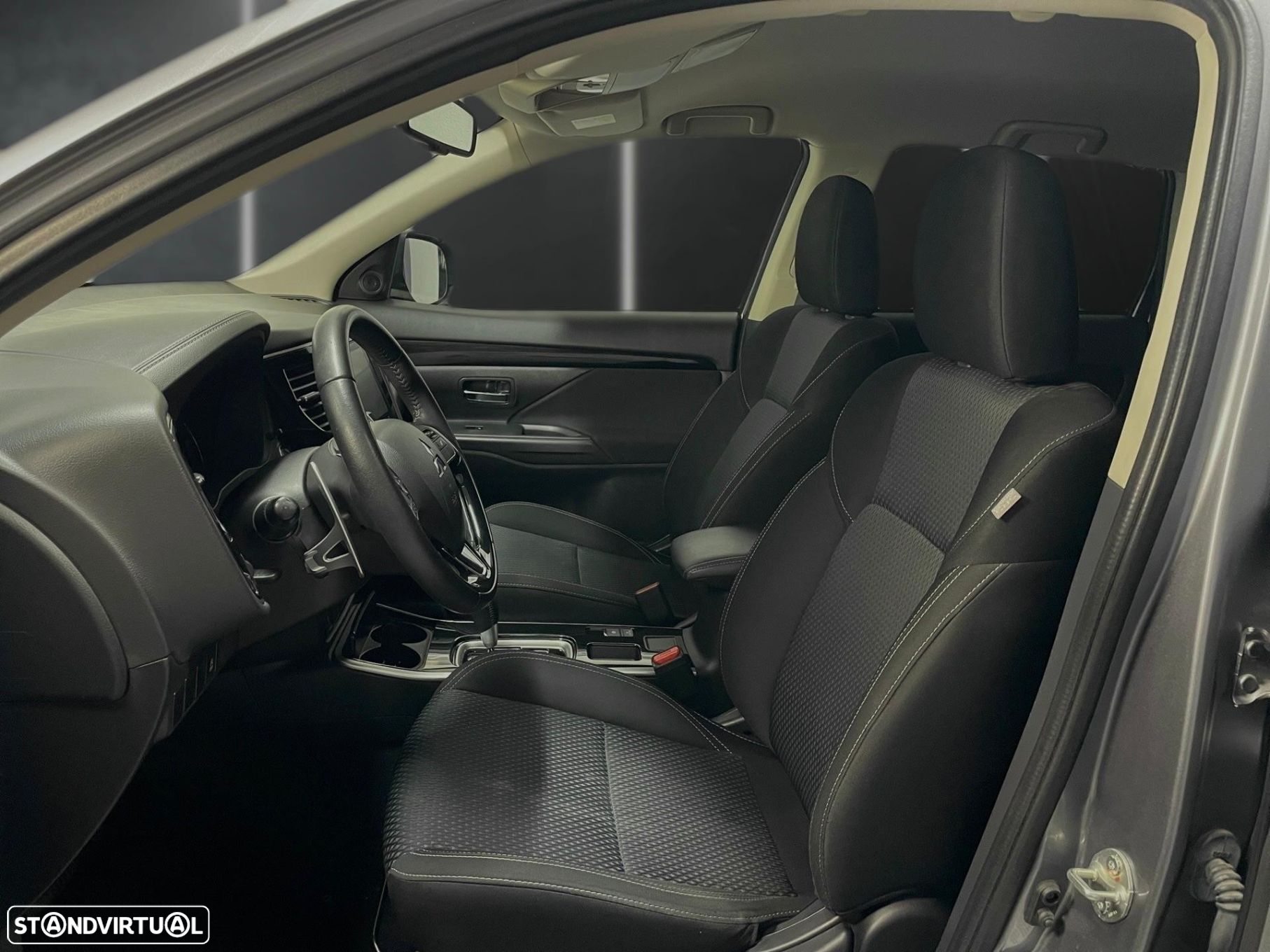 Mitsubishi Outlander 2.0 Kaiteki CVT - 23