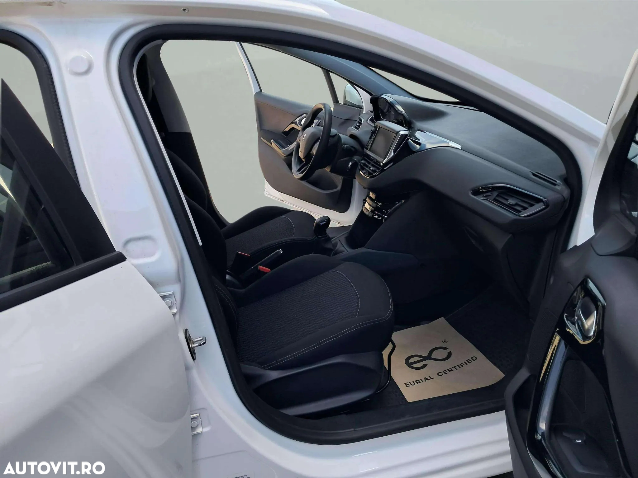 Peugeot 208 1.2 L PureTech Active - 5