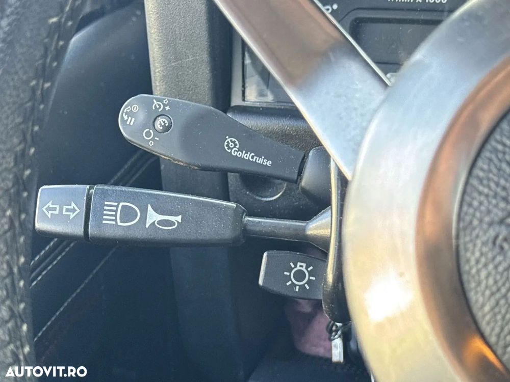 Land Rover Defender - 8