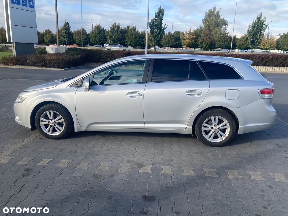 Toyota Avensis 1.8 Sol - 1