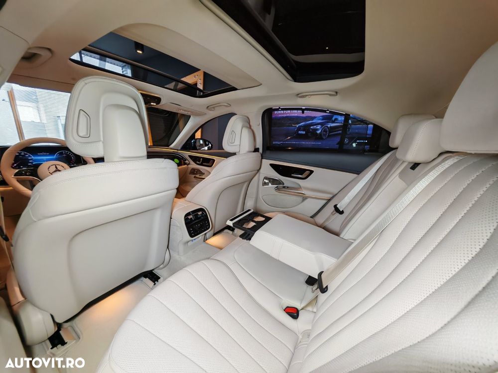 Mercedes-Benz E 300 4MATIC Aut. - 24