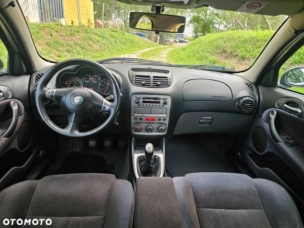 Alfa Romeo 147 1.6 T.S Impression - 14