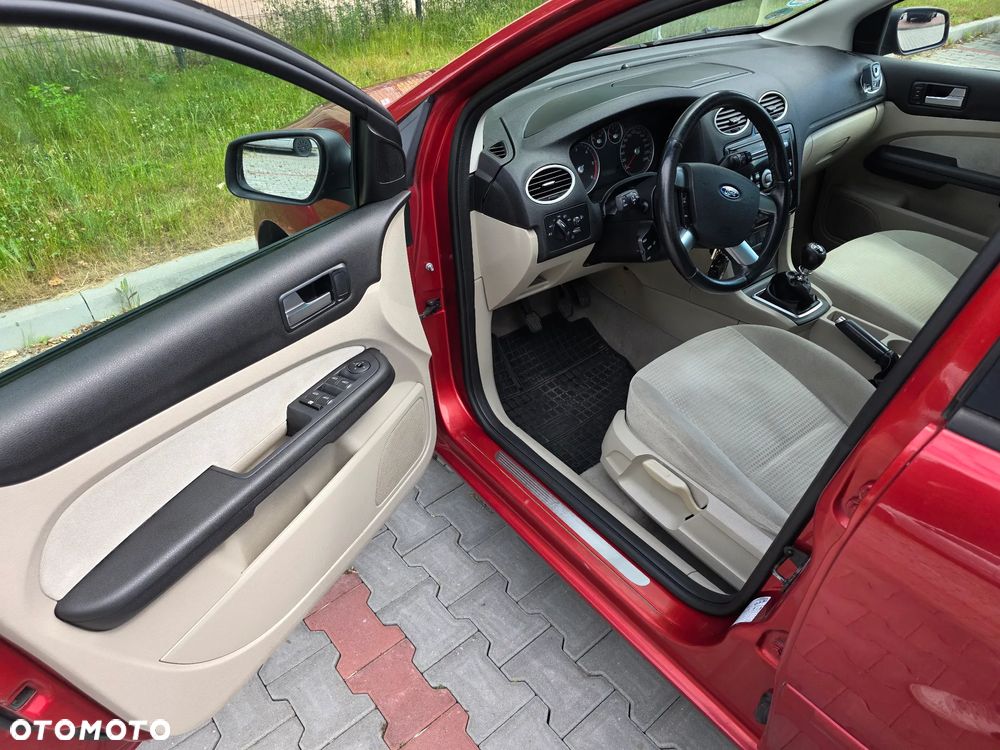 Ford Focus 2.0 TDCi Ghia - 11