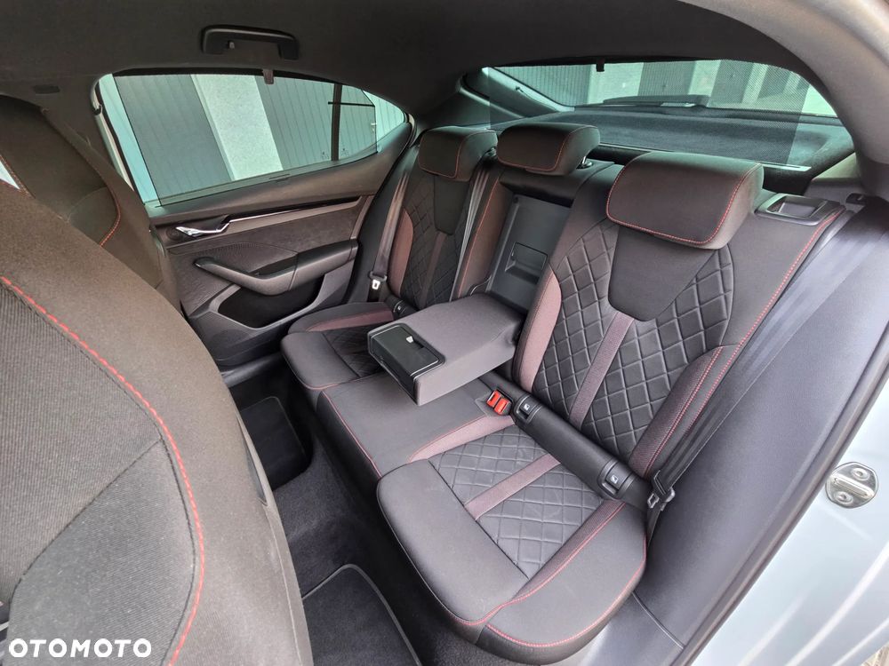 Skoda Octavia 2.0 TSI RS - 19