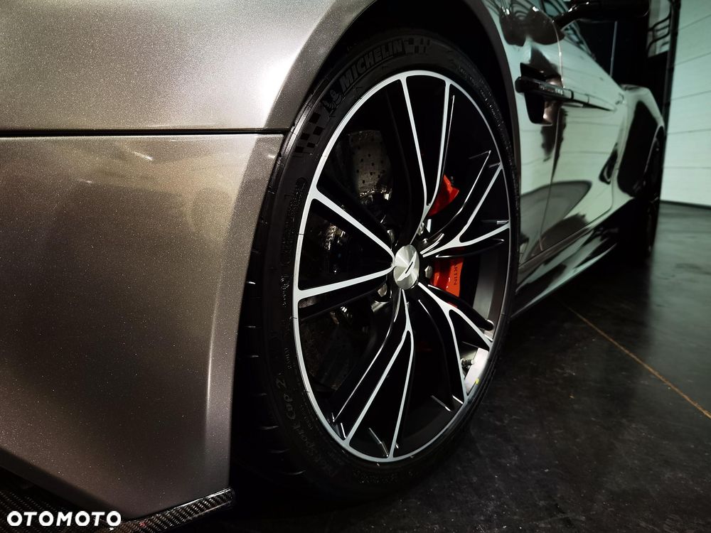 Aston Martin Vanquish - 15