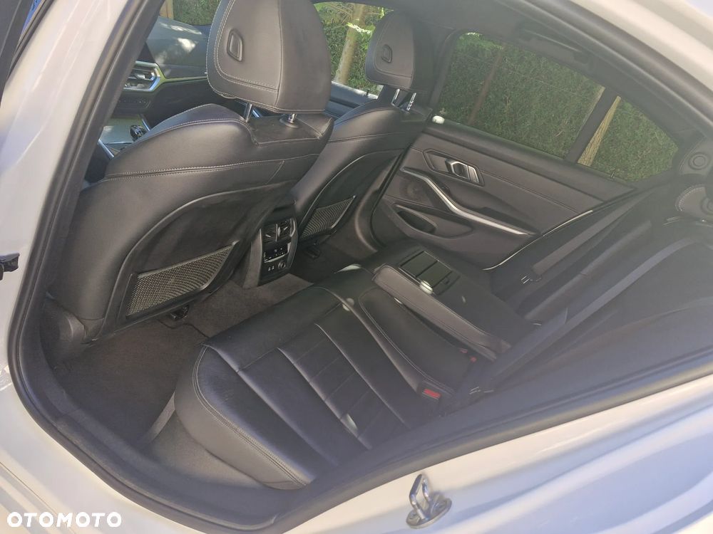 BMW Seria 3 330i M Sport sport - 12
