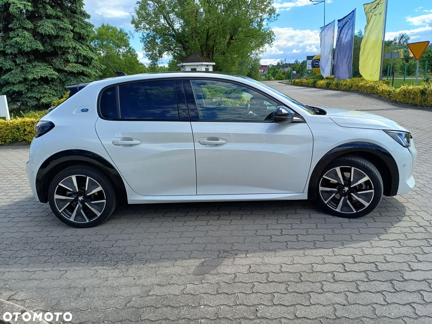 Peugeot 208 e-208 GT - 8
