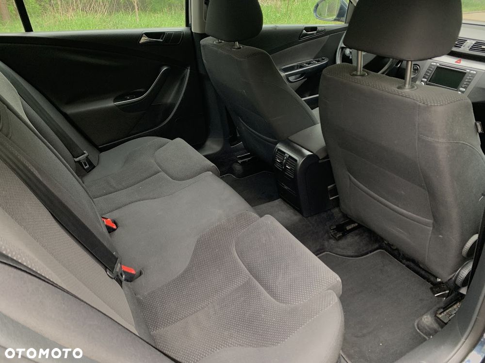 Volkswagen Passat 1.9 TDI DPF BlueMotion - 15