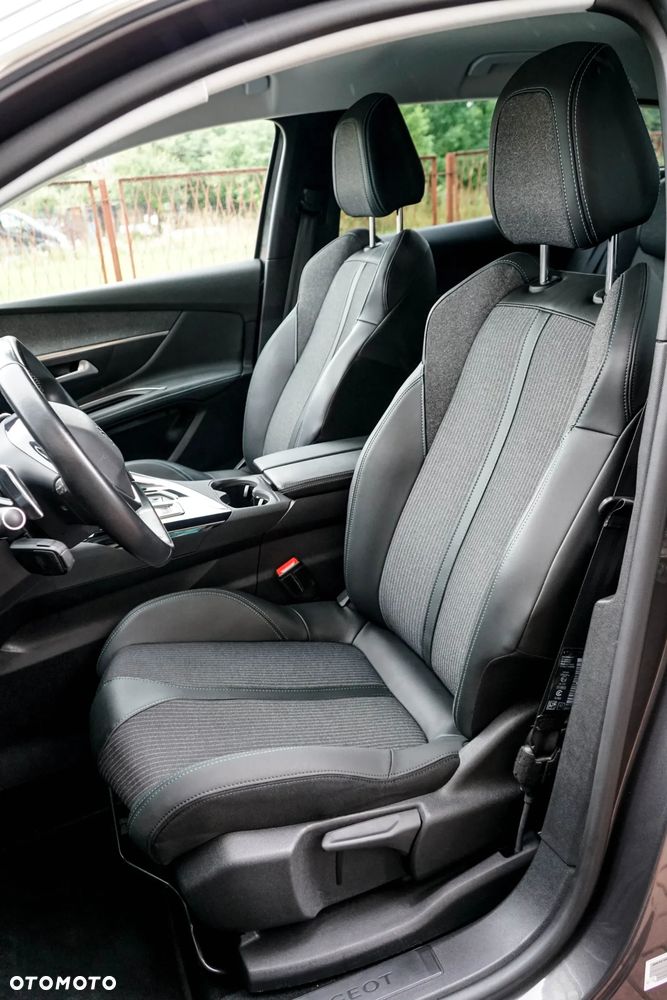 Peugeot 3008 225 e-EAT8 Allure - 29