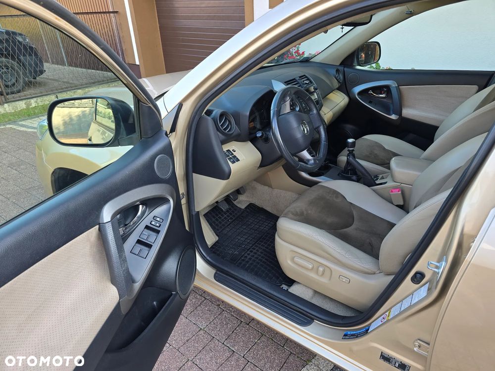 Toyota RAV4 - 10