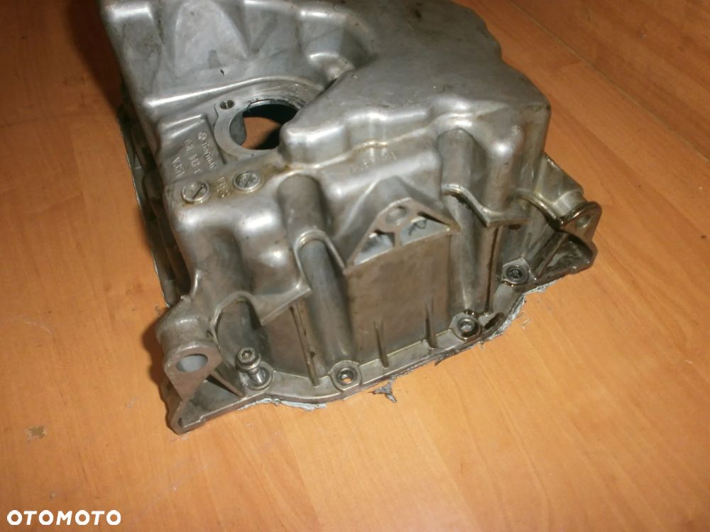Miska oleju 2.0Tdi CFC CAA CHH transpotrer t5 t6 03L103603H - 2